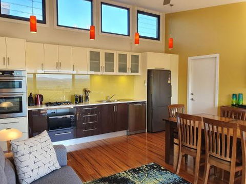 Sanctuary Hill Retreat - Surfers Gold Coast 1