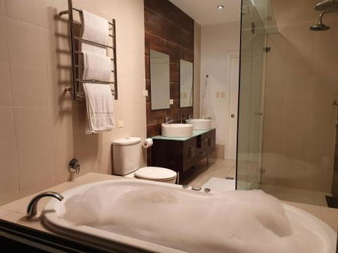 Sanctuary Hill Retreat - Surfers Gold Coast 3