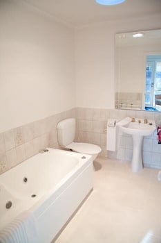 Yarra Glen Racecourse Apartments - Surfers Gold Coast 2