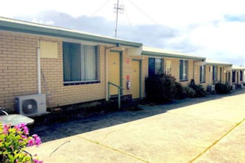 Augusta Escape Holiday Units - Surfers Gold Coast 0