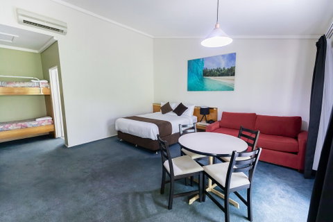Bay Hotel Motel - Surfers Gold Coast 1