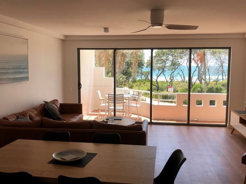 Camargue Beachfront Apartments - Surfers Gold Coast 5