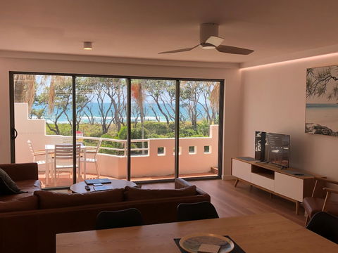Camargue Beachfront Apartments - Surfers Gold Coast 3