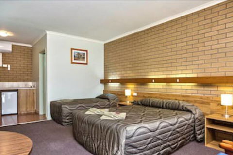 Holbrook Town Centre Motor Inn - Surfers Gold Coast 7