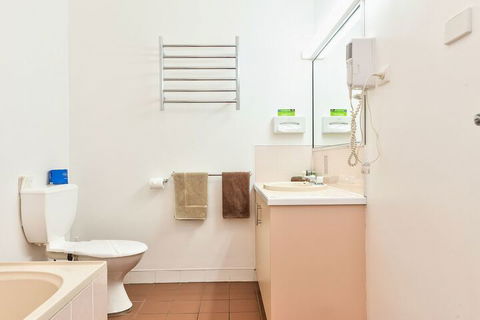 Holbrook Town Centre Motor Inn - Surfers Gold Coast 6