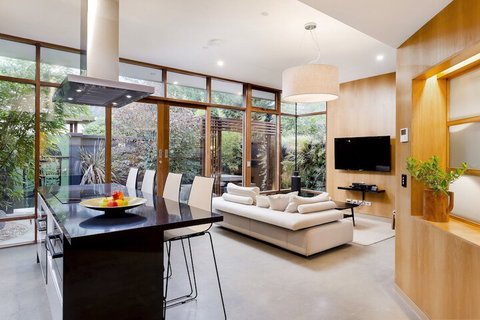 Sticky Rice Villas - Surfers Gold Coast 5