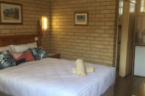 Lake Front Motel - Surfers Gold Coast 0