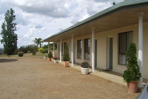 Golden Chain Garden Motor Inn - Surfers Gold Coast 1