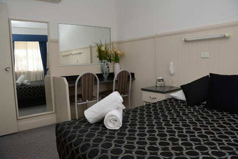 Ben Chifley Motor Inn - Surfers Gold Coast 6