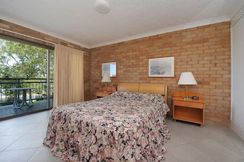 Illawong Apartments - Surfers Gold Coast 1