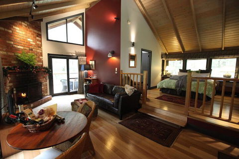Woodlands Rainforest Retreat - Surfers Gold Coast 6