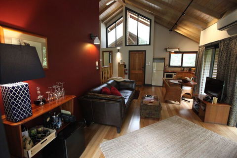 Woodlands Rainforest Retreat - Surfers Gold Coast 3
