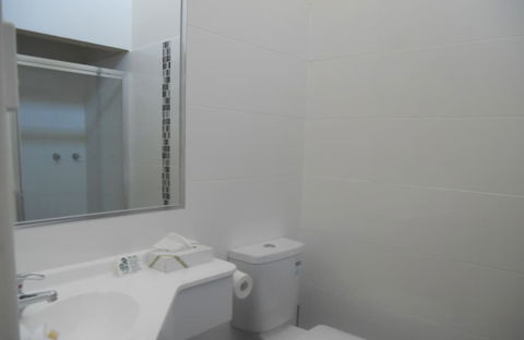 Burkes Hotel Motel - Surfers Gold Coast 4
