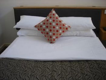 Burkes Hotel Motel - Surfers Gold Coast 5