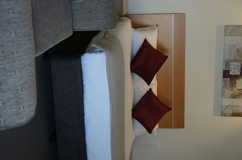 Burkes Hotel Motel - Surfers Gold Coast 2