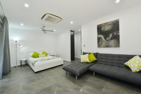 #2 Andrews â€“ Port Douglas - Surfers Gold Coast 1