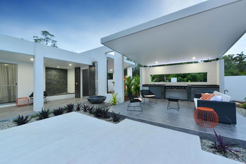 #2 Andrews â€“ Port Douglas - Surfers Gold Coast 2
