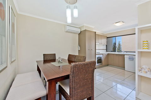 Joanne Apartments - Surfers Gold Coast 2