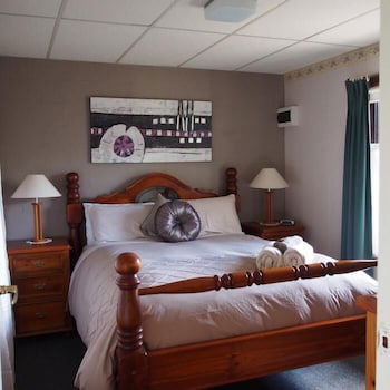 Forest Lodge Chalets - Surfers Gold Coast 3