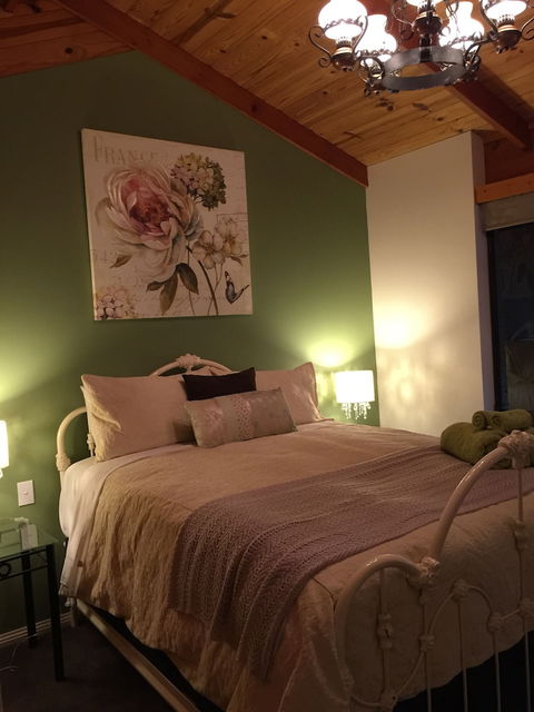 Forest Lodge Chalets - Surfers Gold Coast 4