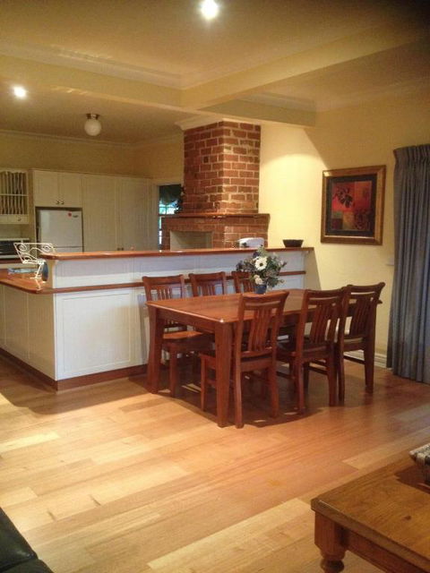 Bessies Cottage - Surfers Gold Coast 6