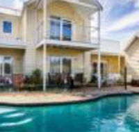 Seaside Spa Retreat - Surfers Gold Coast