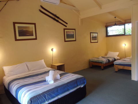 Harrietville Hotel Motel - Surfers Gold Coast 2