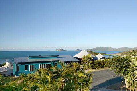 Hydeaway Bay Beach House - Surfers Gold Coast 1