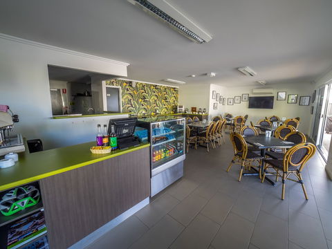 Mackay Oceanside Central Hotel - Surfers Gold Coast 3
