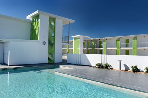 Mackay Oceanside Central Hotel - Surfers Gold Coast 2