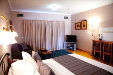 Perricoota Vines Retreat - Surfers Gold Coast 6