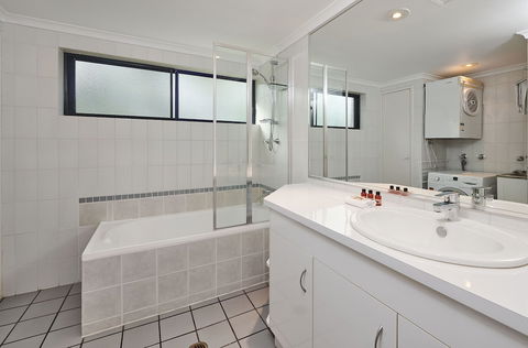 Cape Apartments - Surfers Gold Coast 2
