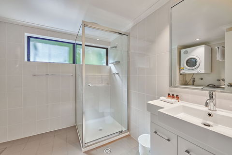 Cape Apartments - Surfers Gold Coast 4