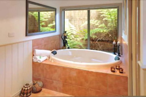 Eagle Hammer Cottages - Surfers Gold Coast 4