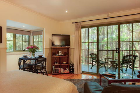 Eagle Hammer Cottages - Surfers Gold Coast 1