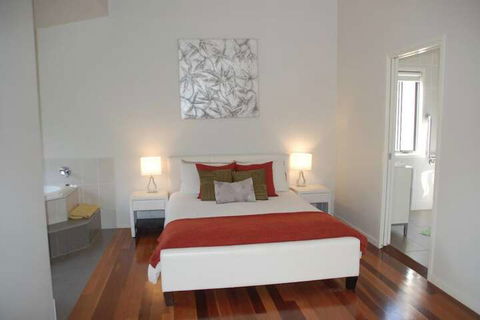 Crookneck Retreat - Surfers Gold Coast 7
