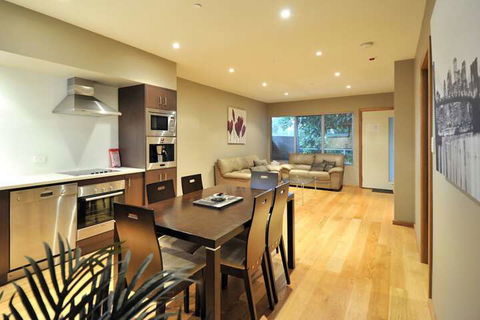 Barossa Valley Apartments - Surfers Gold Coast 5