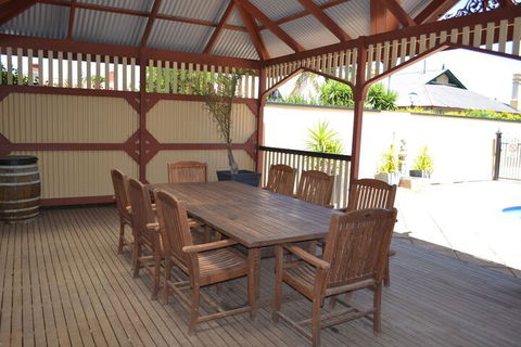 Barossa Valley Apartments - Surfers Gold Coast 4