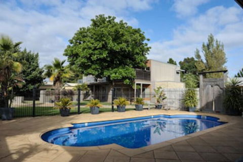 Barossa Valley Apartments - Surfers Gold Coast 0