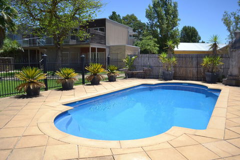 Barossa Valley Apartments - Surfers Gold Coast 2