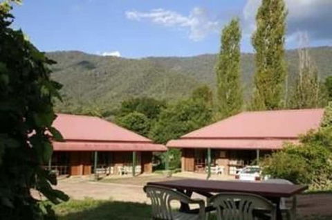 Harrietville Snowline Hotel - Surfers Gold Coast 1