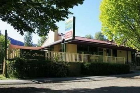 Harrietville Snowline Hotel - Surfers Gold Coast 4