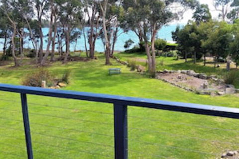 Four Seasons Waterfront Villas - Surfers Gold Coast 0