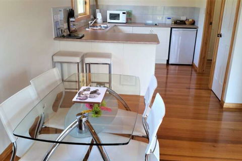 Four Seasons Waterfront Villas - Surfers Gold Coast 4