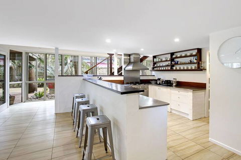 A Perfect Stay - Jimmy's Beach House - Surfers Gold Coast 4