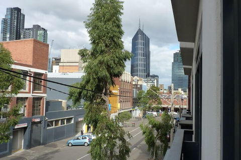 Australian Home Away At Market Square Melbourne - Surfers Gold Coast 1