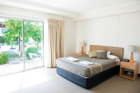 Capella Coach Inn - Surfers Gold Coast 4