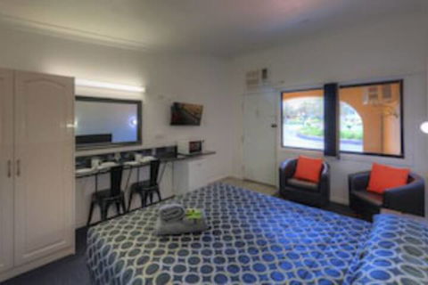 Twin Swans Motel - Surfers Gold Coast 0