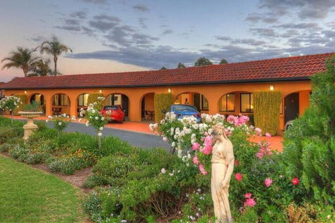 Twin Swans Motel - Surfers Gold Coast 1