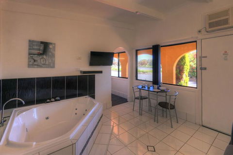Twin Swans Motel - Surfers Gold Coast 7